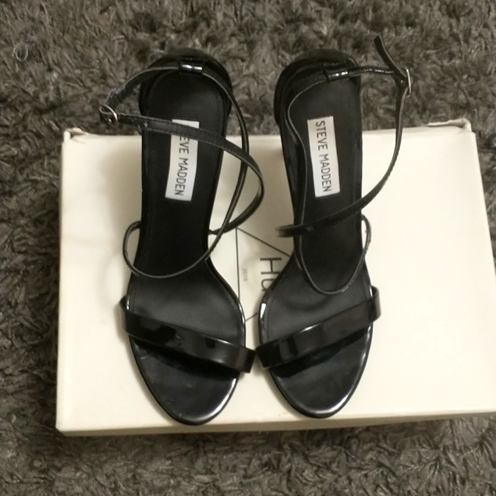 Steve Madden, Size 8, Strappy Black Patent Leather Sandal
